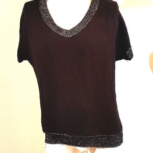 💜5/$25💜NWT Stylish T-shirt.